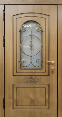 Стальная уличная термодверь со стеклопакетом, кованой решеткой и отделкой из влагостойких панелей МДФ Стальная уличная термодверь со стеклопакетом, кованой решеткой и отделкой из влагостойких панелей МДФ