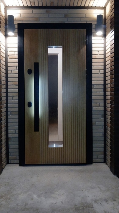 Остекленная входная дверь в дом Остекленная входная дверь в дом