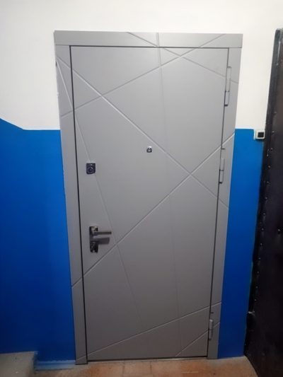 Серая дверь для квартиры Серая дверь для квартиры